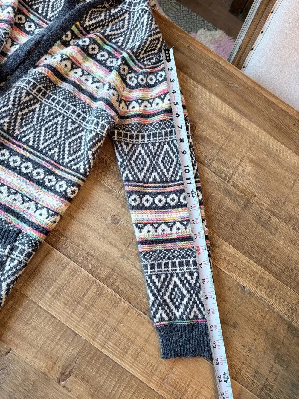 Monteau Los Angeles Open-Front Hooded Long Cardigan Sweater. Women’s Sz-M  Aztec